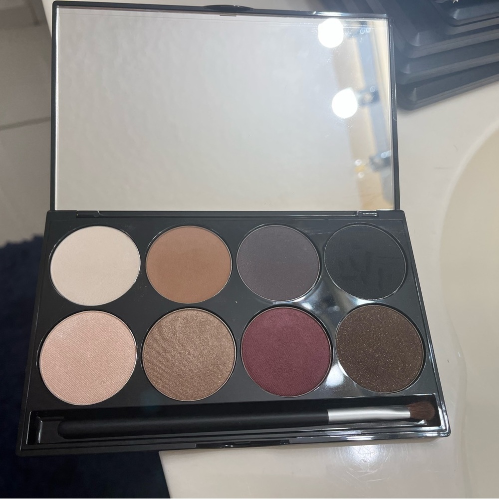 Motives cosmetics eyeshadow palette